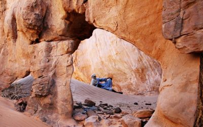 Guide Touareg dans un site rupestre