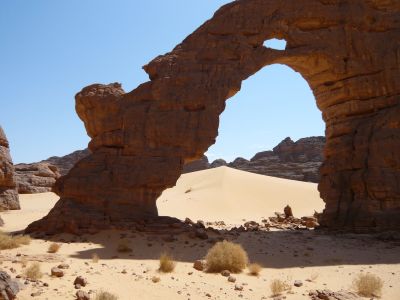 Canyon dans le Sahara près de l'oasis de Djanet