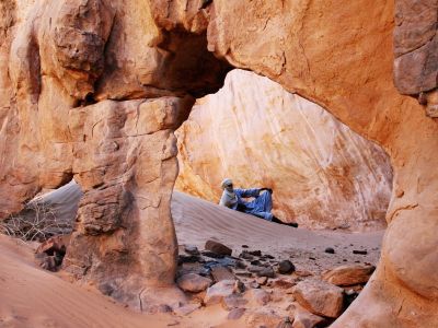 Guide Touareg dans un site rupestre